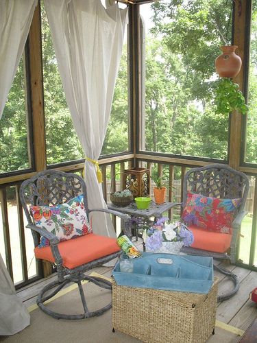 Looking for outdoor decorating ideas on a budget?? Then stop here for some amazing outside decor inspiration and stylishly decorate your front porch, patio and backyard! #birkleylaneinteriors #outsidedecor #decorating #diy #outdoordecor #frontporchdecor #patio #frontporch #backyard